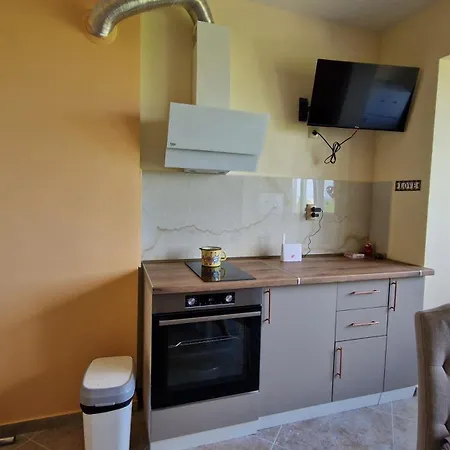 Happy Place Apartment